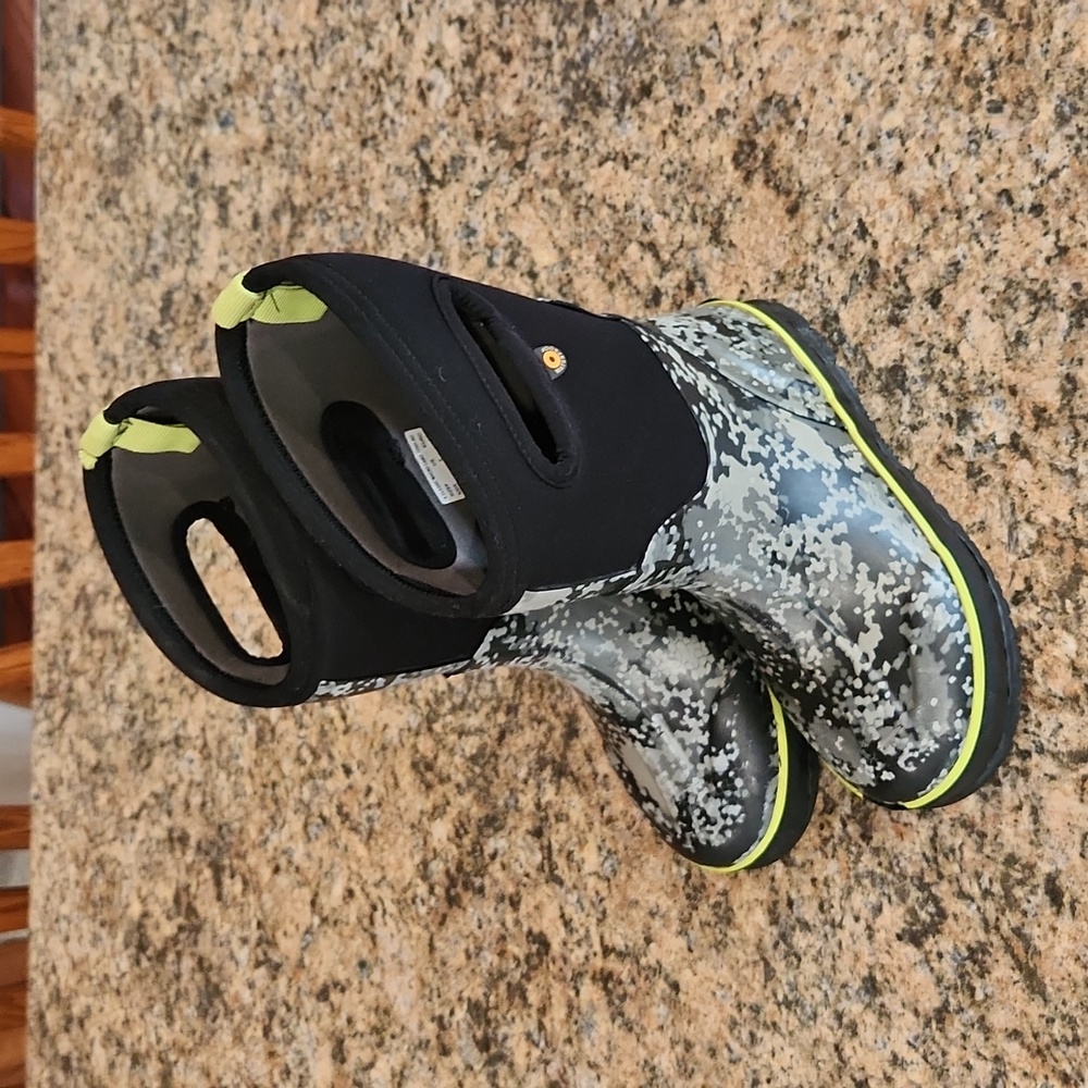 Bogs Kids Black Gray Camo Waterproof Boots with Lime Trim